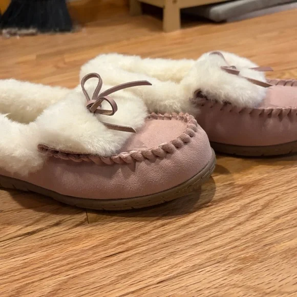 Lands' End Cozy Pink and Cream Slippers with Plush Lining - Picture 7 of 8